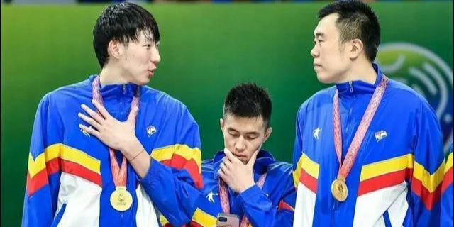 无论场内还是场外，维尼修斯都已经感受到了自己对于俱乐部的重要性，日前他还代表球队接待了造访的恩德里克，两人同属于一家经纪公司。